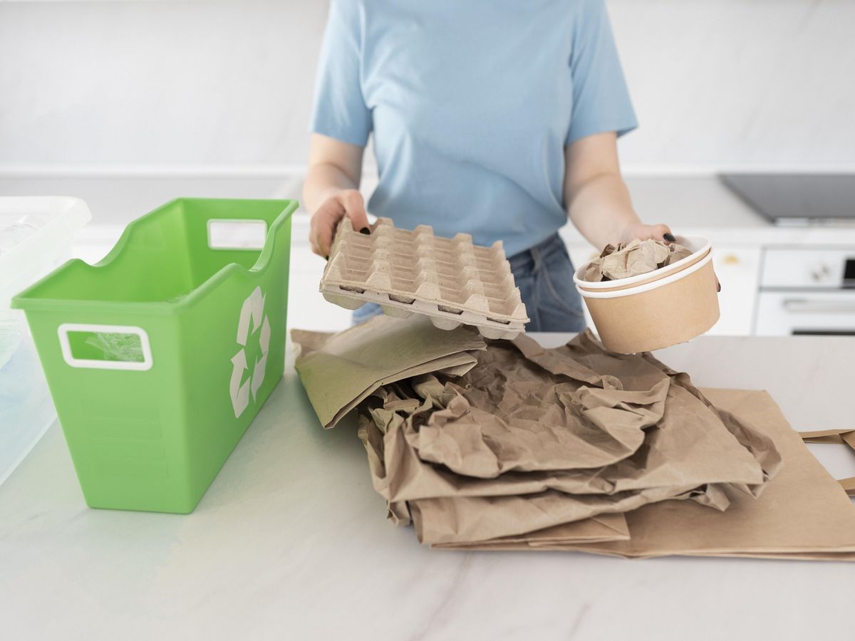Poradnik: jak skutecznie segregować i recyklingować materiały biurowe